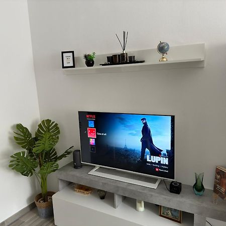 Апартаменти Casa Di Afi, Perfect For 4 - Kitchen - Parking - Netflix Арона Екстер'єр фото